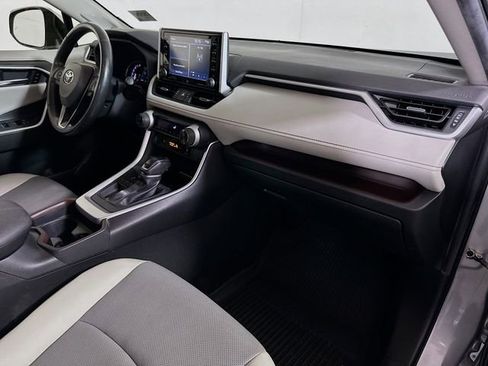 Used 2020 Toyota RAV4 Limited image 28