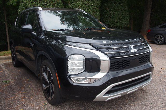 Used 2023 Mitsubishi Outlander SEL AWD/4WD image 2