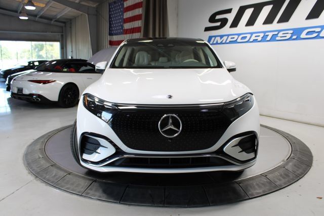 Used 2023 Mercedes-Benz EQS 580 4MATIC SUV image 3