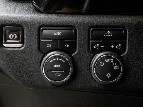 Used 2022 Chevrolet Silverado 1500 LT AWD/4WD image 41