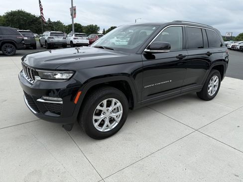 Used 2024 Jeep Grand Cherokee Limited AWD/4WD image 4