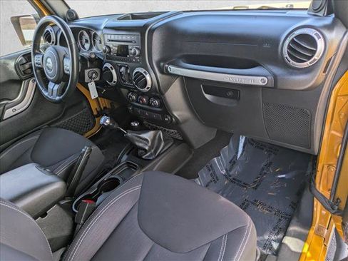 Used 2014 Jeep Wrangler Unlimited Sahara w/ Connectivity Group AWD/4WD image 19