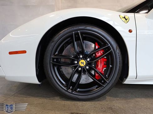 Used 2018 Ferrari 488 Spider RWD image 43