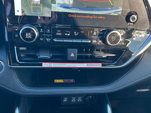New 2026 Toyota Highlander Platinum AWD/4WD image 17