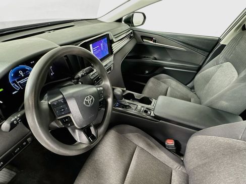 Used 2025 Toyota Camry LE FWD image 8
