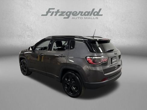 Used 2021 Jeep Compass Latitude image 3