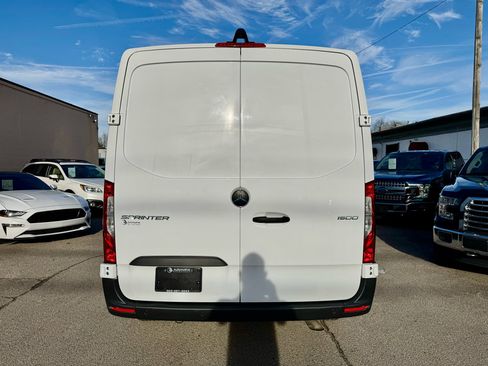 Used 2022 Mercedes-Benz Sprinter 1500 image 10