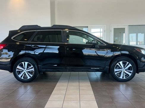 Used 2019 Subaru Outback 3.6R Limited AWD/4WD image 3