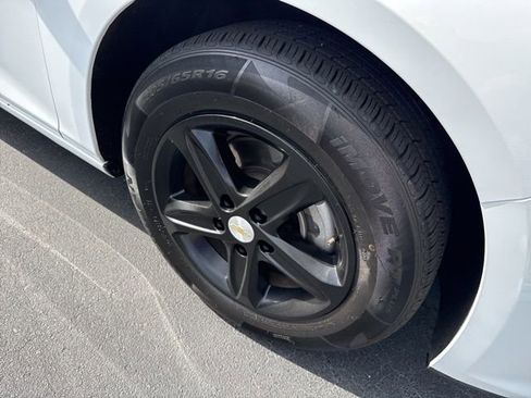 Used 2024 Chevrolet Malibu LT image 9