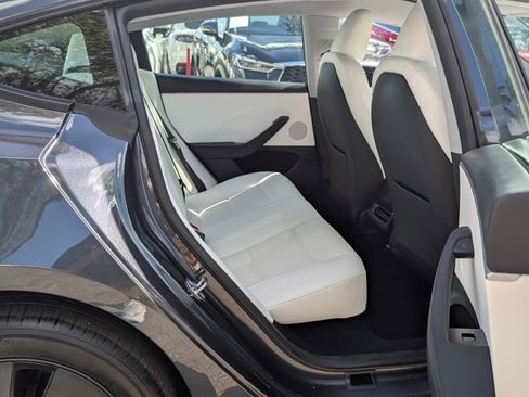 Used 2025 Tesla Model 3 image 18