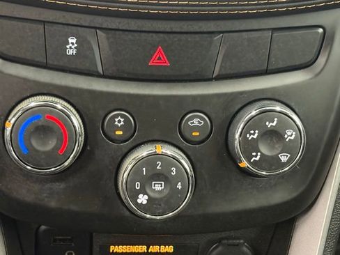 Used 2022 Chevrolet Trax LT w/ Driver Confidence Package FWD image 26