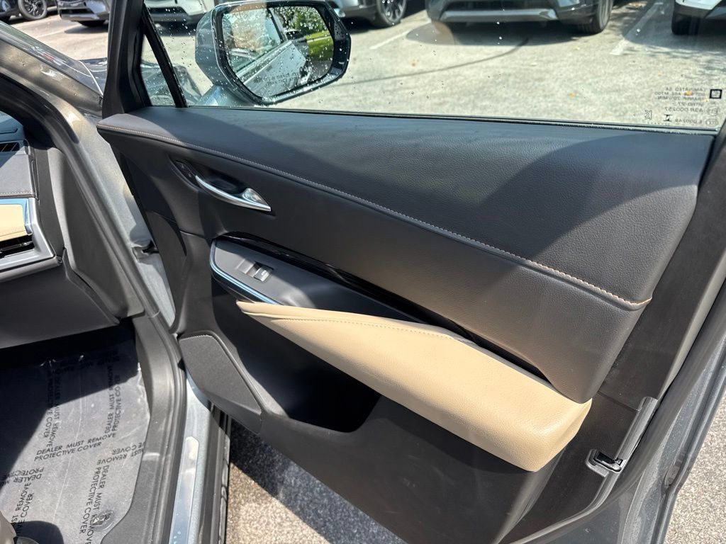 Used 2024 Cadillac XT4 Luxury w/ Cold Weather Package FWD image 73