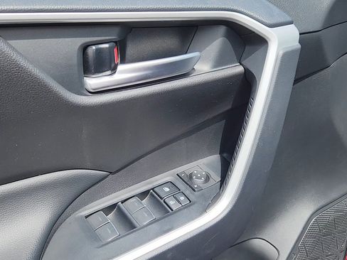 Used 2025 Toyota RAV4 XLE AWD/4WD image 7