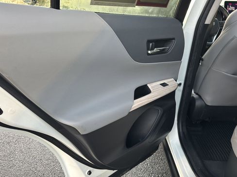 Used 2021 Toyota Venza Limited image 15