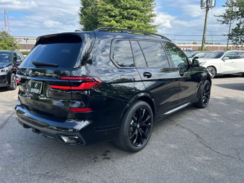 Used 2024 BMW X7 xDrive40i w/ M Sport Package AWD/4WD image 9