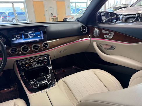 Used 2017 Mercedes-Benz E 300 4MATIC image 13