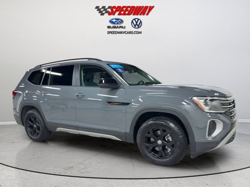 Certified 2026 Volkswagen Atlas Peak Edition AWD/4WD image 3