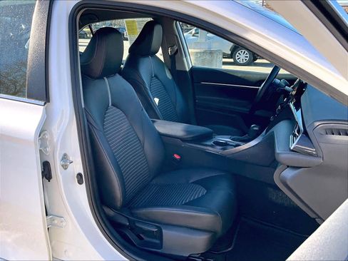 Used 2021 Toyota Camry SE image 11