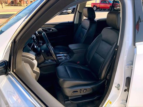 Used 2020 Chevrolet Traverse LT w/ LT Premium Package image 8