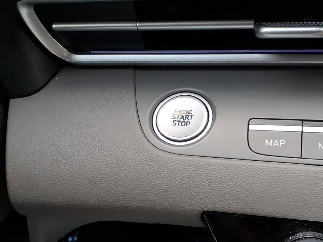 Used 2025 Hyundai Elantra SEL FWD image 21
