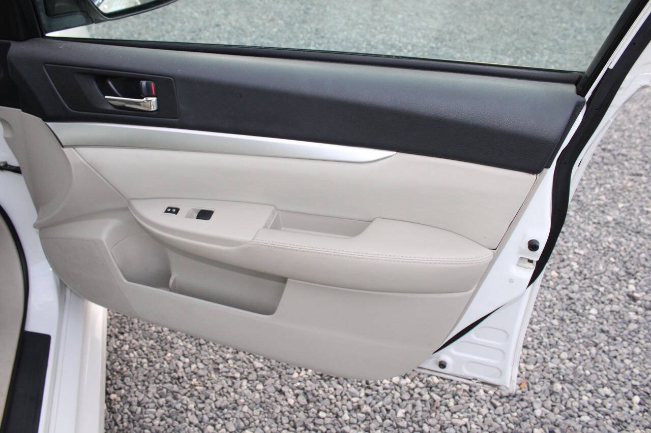 Used 2011 Subaru Legacy 2.5i Premium AWD/4WD image 20