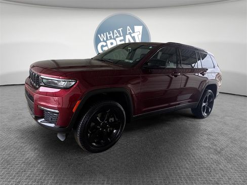 Used 2025 Jeep Grand Cherokee L Limited w/ Luxury Tech Group II image 8