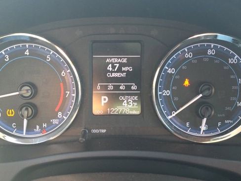 Used 2018 Toyota Corolla LE image 32