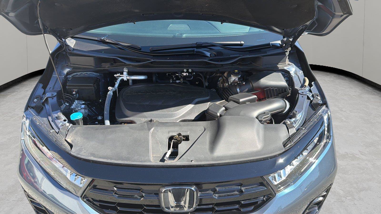 Used 2025 Honda Odyssey Elite image 9