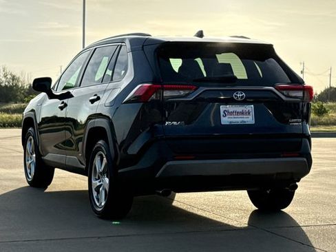 Used 2020 Toyota RAV4 Limited AWD/4WD image 7