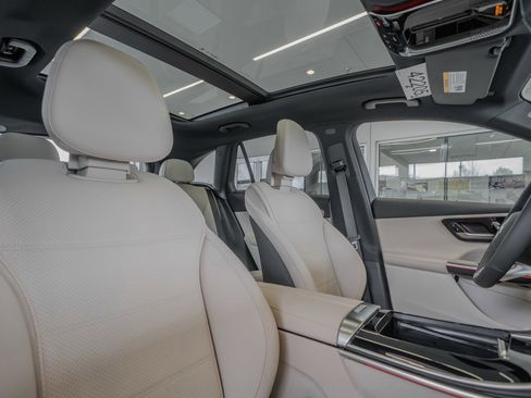 New 2026 Mercedes-Benz GLC 300 4MATIC image 32