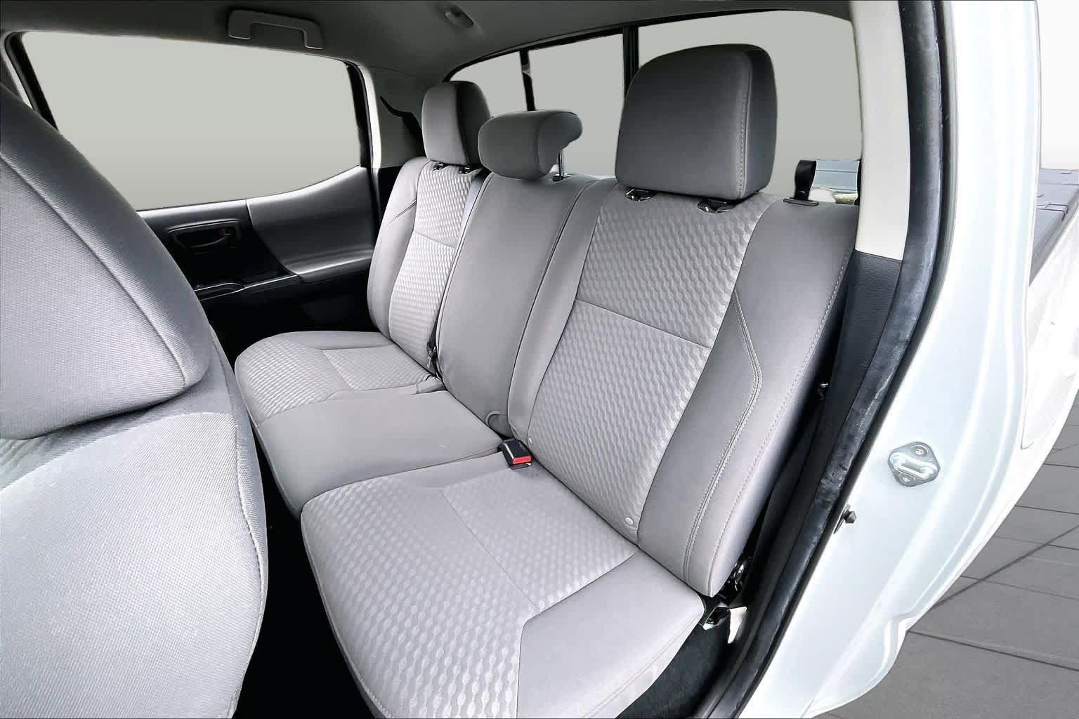 Used 2022 Toyota Tacoma SR AWD/4WD image 19