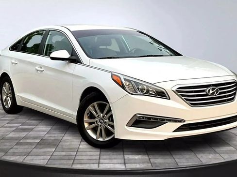 Used 2015 Hyundai Sonata SE FWD image 1