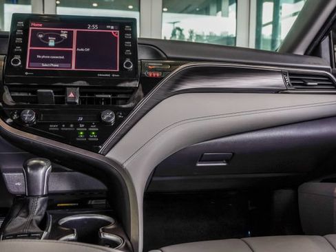 Used 2022 Toyota Camry XLE FWD image 19