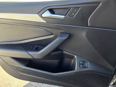 Used 2021 Volkswagen Jetta SE w/ SE Cold Weather Package image 25