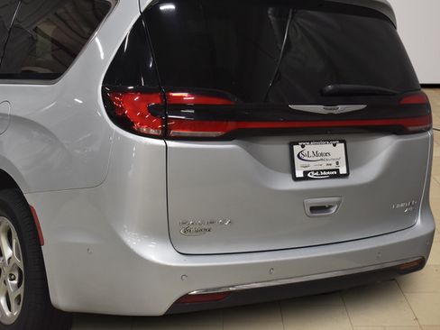 Used 2022 Chrysler Pacifica Limited AWD/4WD image 40