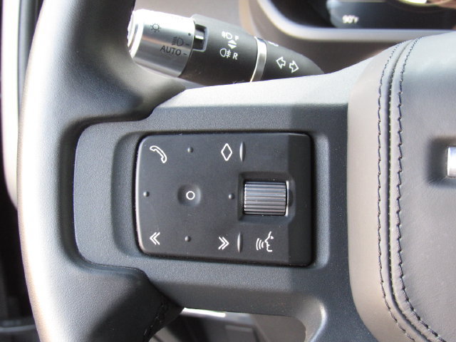 Used 2022 Land Rover Defender 90 X-Dynamic HSE AWD/4WD image 22