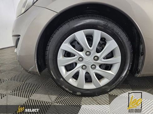 Used 2012 Hyundai Elantra GLS FWD image 21