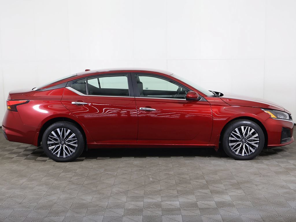 Used 2023 Nissan Altima 2.5 SV AWD/4WD image 15
