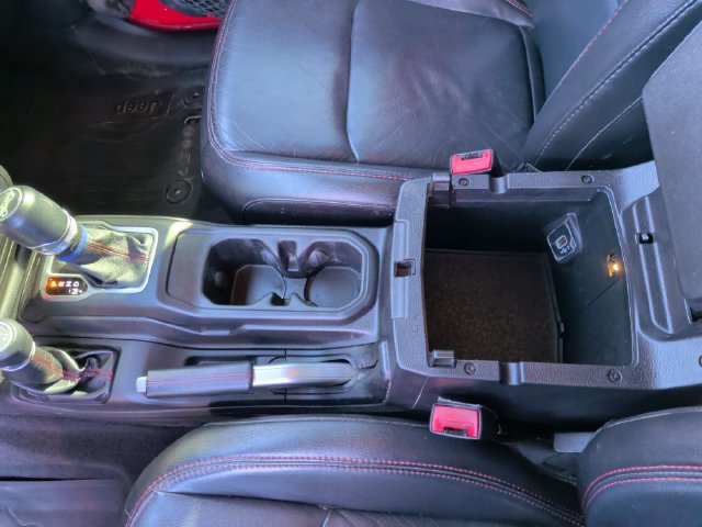 Used 2018 Jeep Wrangler Unlimited Rubicon w/ Dual Top Group AWD/4WD image 24