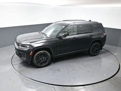 New 2026 Jeep Grand Cherokee Laredo AWD/4WD image 33