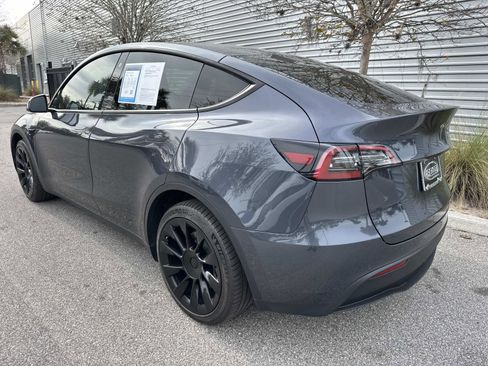 Used 2022 Tesla Model Y Long Range image 3