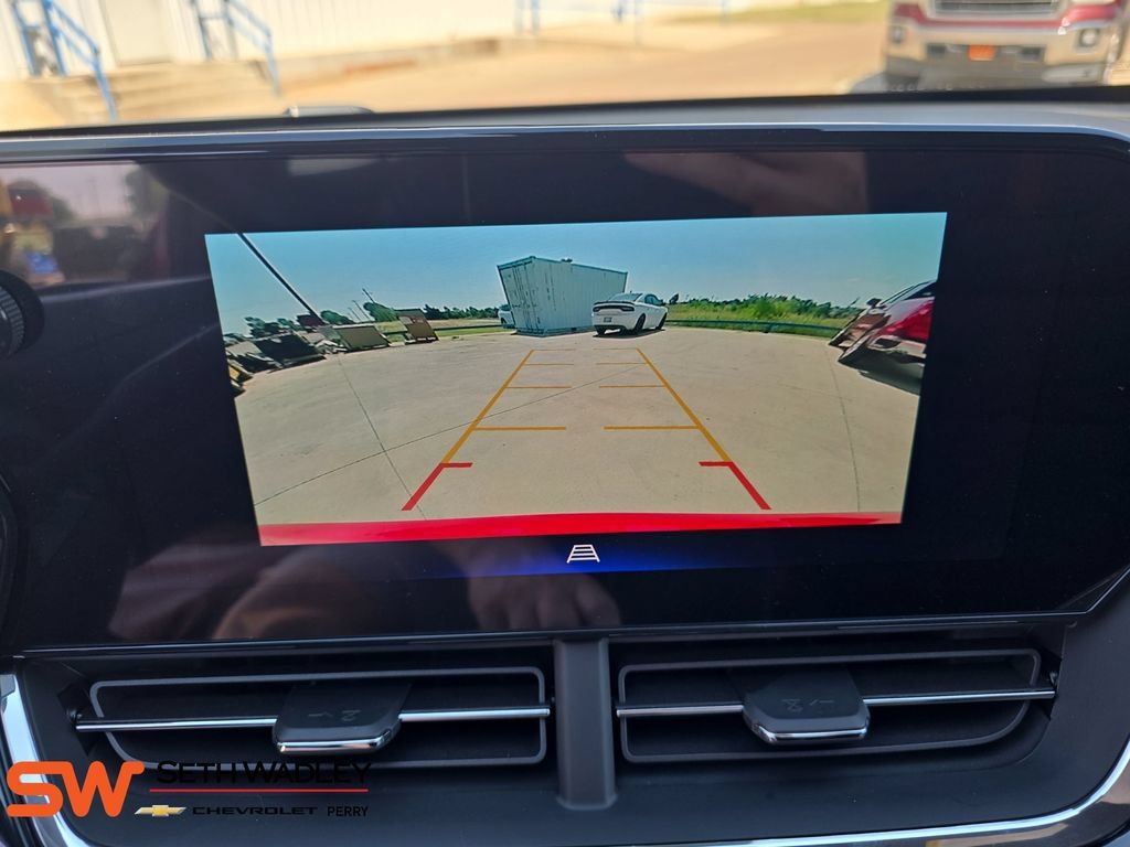 New 2026 Chevrolet Trax RS w/ Sunroof Package FWD image 24
