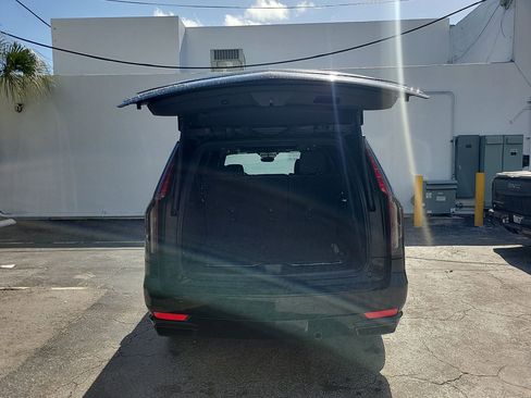 Used 2022 Cadillac Escalade ESV Sport image 13