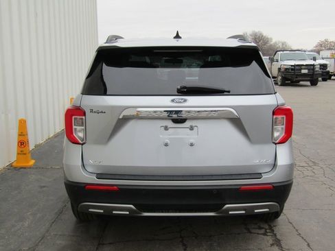 Used 2024 Ford Explorer XLT w/ Equipment Group 202A AWD/4WD image 17