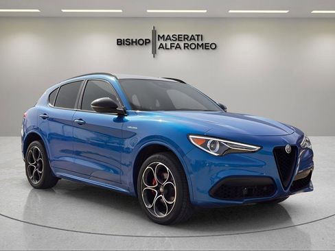 Used 2022 Alfa Romeo Stelvio Veloce image 3