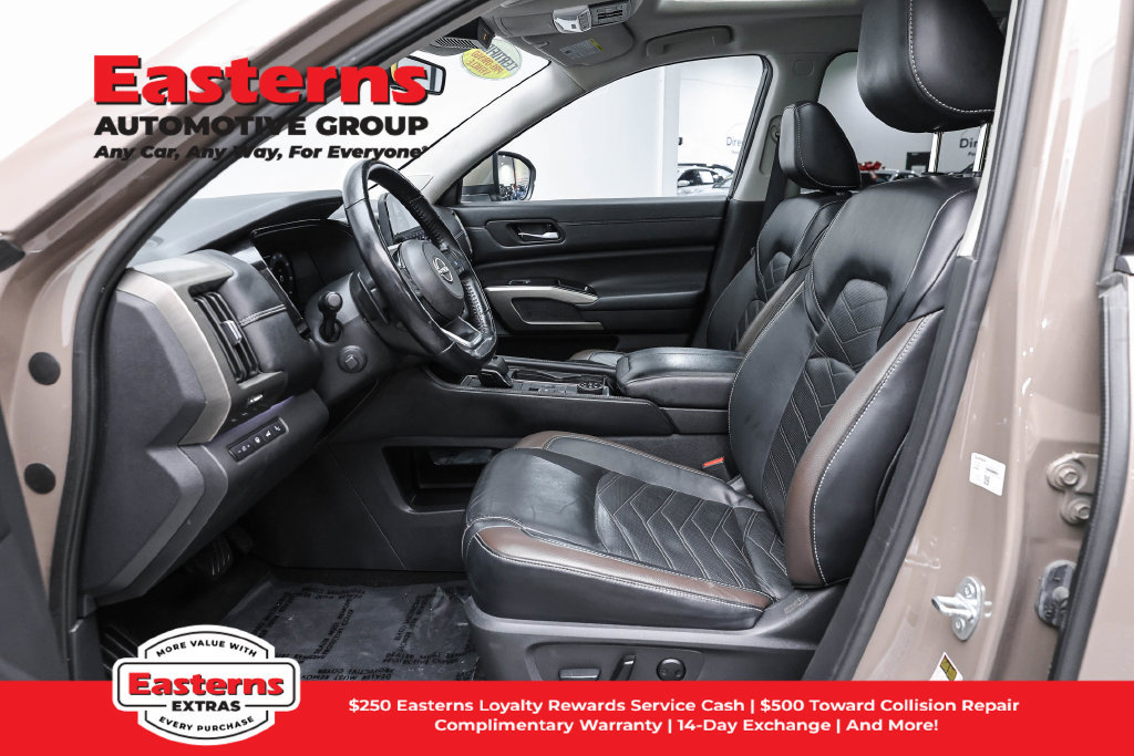 Used 2023 Nissan Pathfinder Platinum w/ Cargo Package AWD/4WD image 15