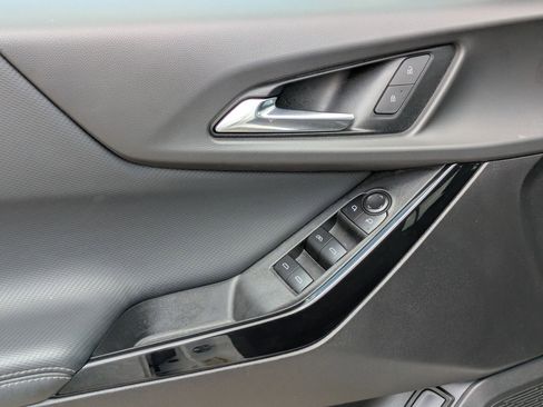 Used 2025 Chevrolet Equinox LT w/ Convenience Package II image 12