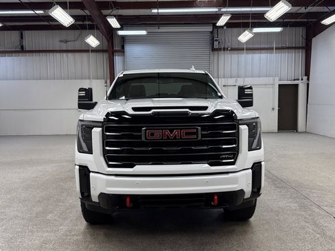 Used 2025 GMC Sierra 2500 AT4 image 25