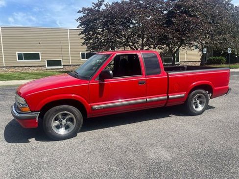 Used 2003 Chevrolet S10 Pickup LS w/ Convenience Package RWD image 3