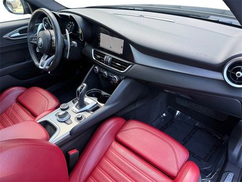 Used 2022 Alfa Romeo Giulia Veloce image 24